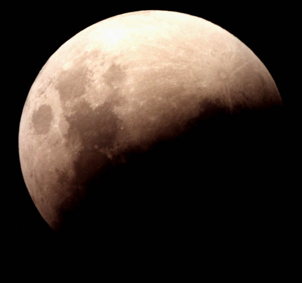 la lune lors de l'eclipse du lune du 21 janvier 2000